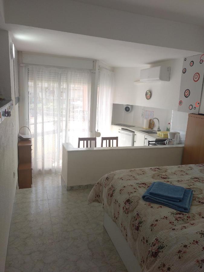Appartamento La Pineda Beach Studio near Port Aventura Esterno foto